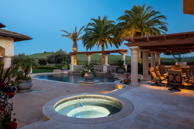 25 Dream Homes With Stunning Pools for Sale » Savoteur