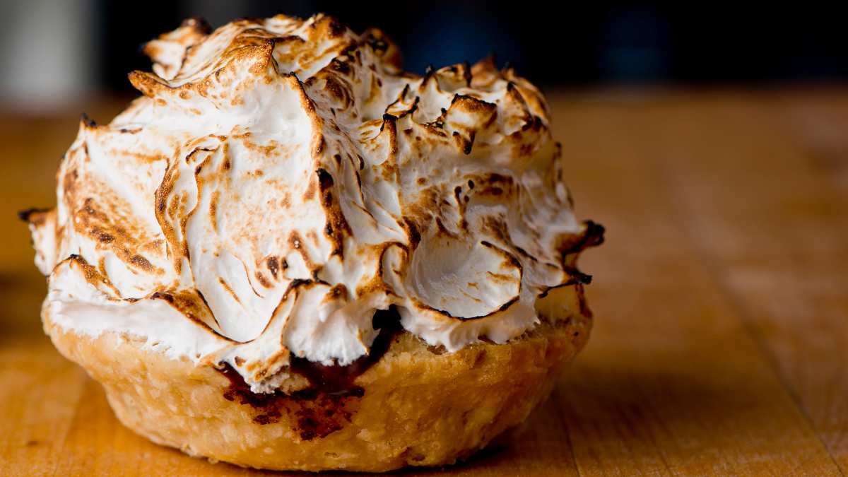 Baked Alaska. Classic traditional America restaurant, French bistro dessert favorite.