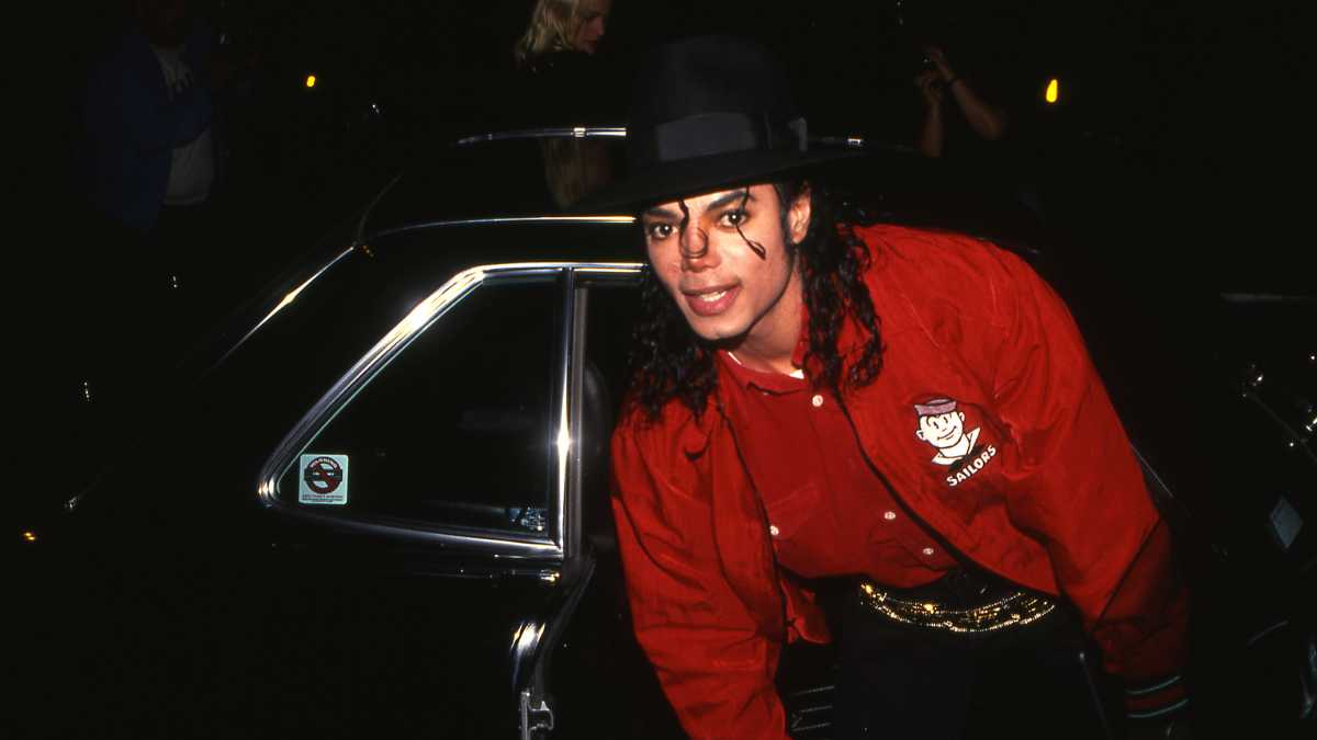 LOS ANGELES, CALIFORNIA - Exact date unknown - circa 1990 - Michael Jackson arriving at a celebrity event