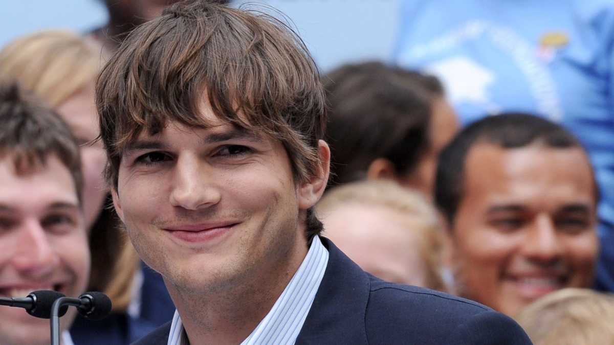 Ashton Kutcher at the press conference for Entertainment Industry Foundation I PARTICIPATE Kick Off Promotes Volunteerism, Times Square, New York September 10, 2009