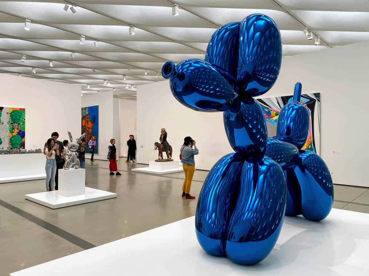 blue dog art piece at art museum in los angeles