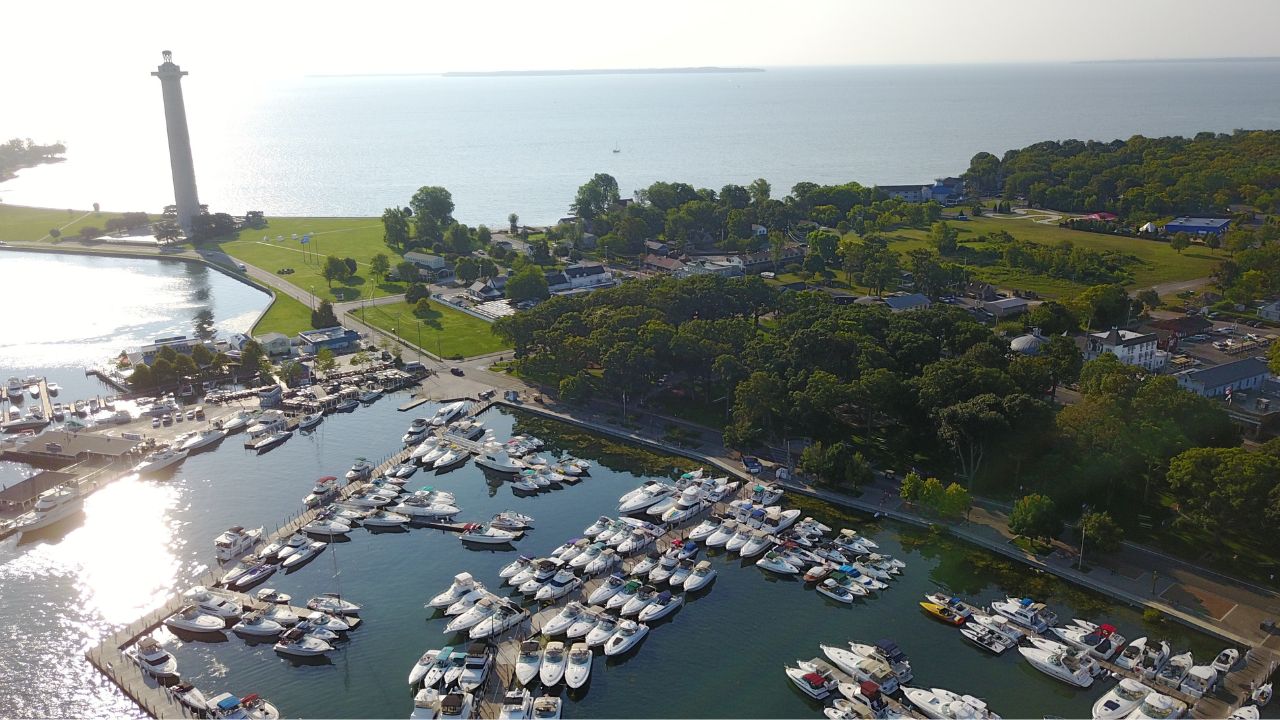 Put-in-Bay, Commodore Perry Monument