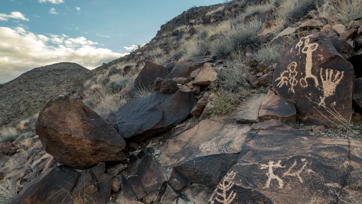 USA, Nevada, Clark County, North McCullough Wilderness. Petroglyphs along Sloan Canyon Natural Conservation Area trail.